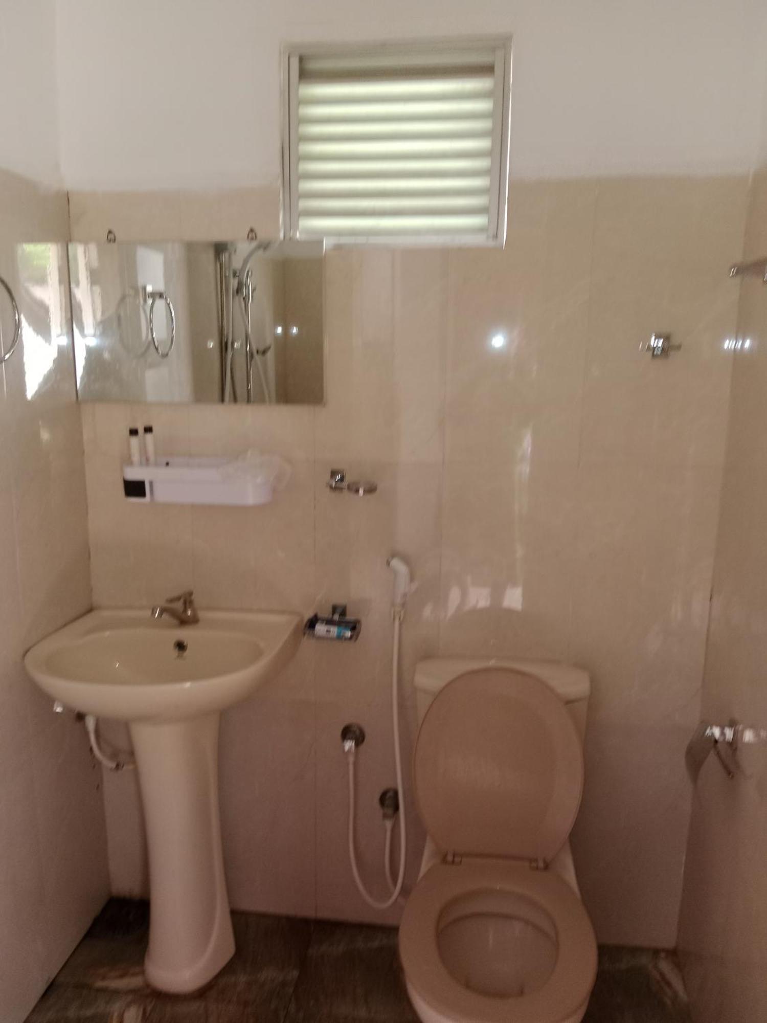 Home Stay Resort Нилавели Экстерьер фото